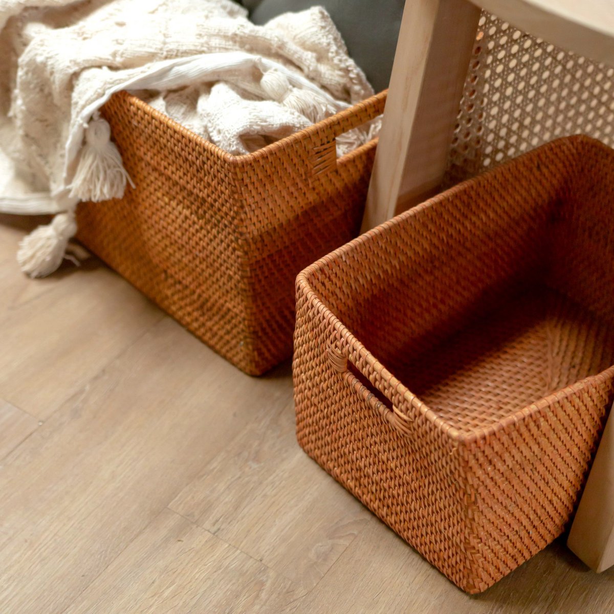 Plankmand gemaakt van rotan.  Krantenmand Opbergmand Bruin Handgeweven decoratieve mand WARSA (3 maten)