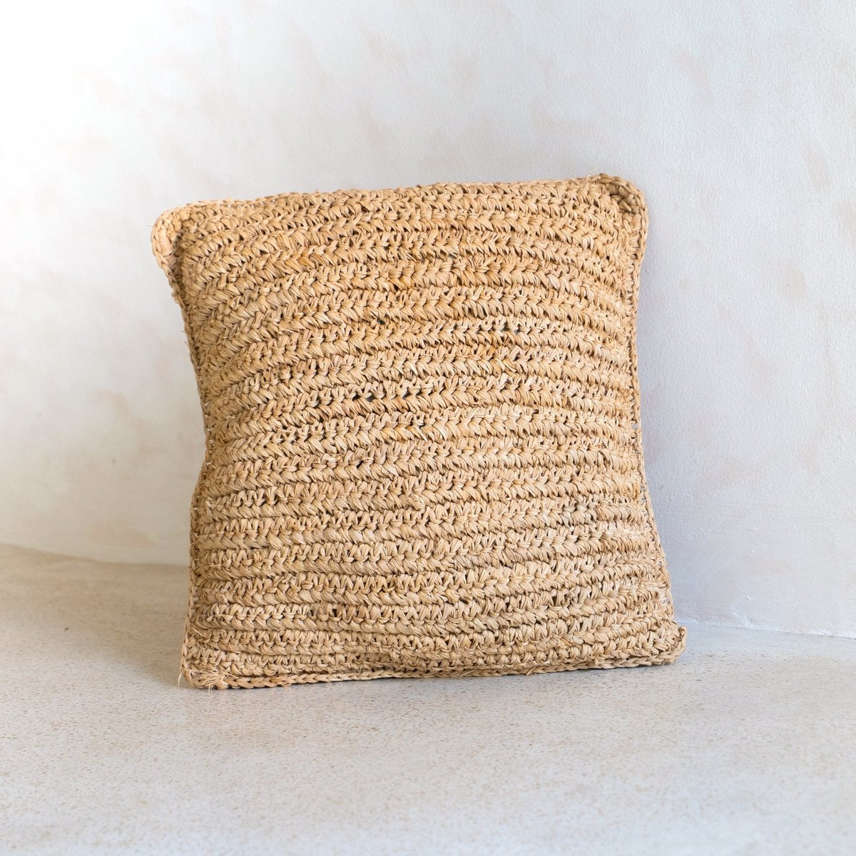 Boho kussen gemaakt van raffia - 40x40 cm decoratief geweven kussen - sofa kussen - natuurlijk beige vierkante kussen handgemaakt van raffia jiwa