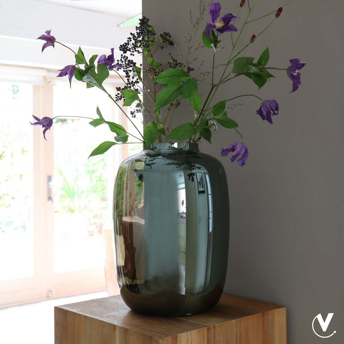 Vaas - Artic gloss grey